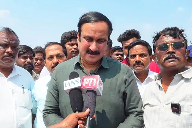 நிர்வாக முடிவுகளை எடுப்பதில் அரசுக்கு தடுமாற்றம் ஏன்? - அன்புமணி கேள்வி
