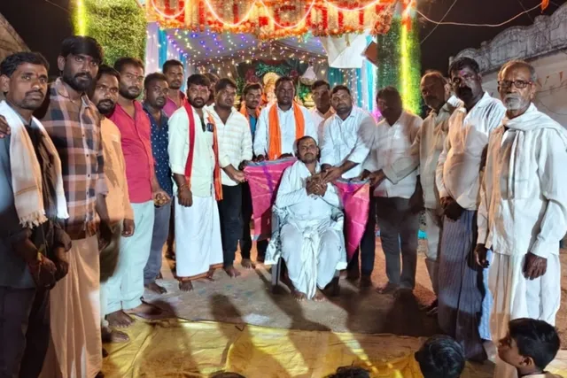 భక్తి మార్గంలో నడవాలి