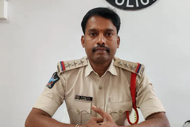 వినాయక చవితి వేడుకలు ప్రశాంతంగా జరుపుకోవాలి - సిఐ చంద్రబాబు