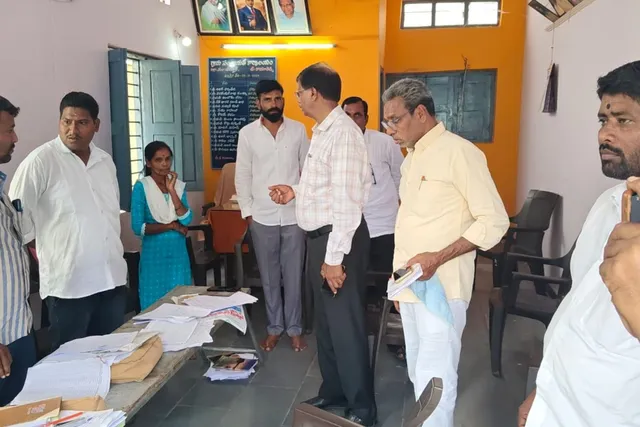 ఎస్ఐఆర్ ప్రక్రియను పర్యవేక్షించిన ఆర్డీఓ రవీందర్ రెడ్డి