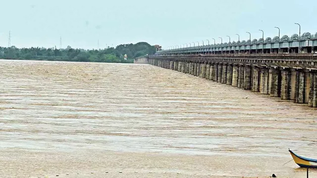 గోదావరిలో కొనసాగుతున్న వరద ఉధృతి