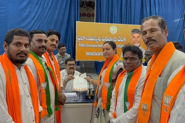 విద్యుత్, తాగునీటి సమస్యలపై అధికారులకు వినతి