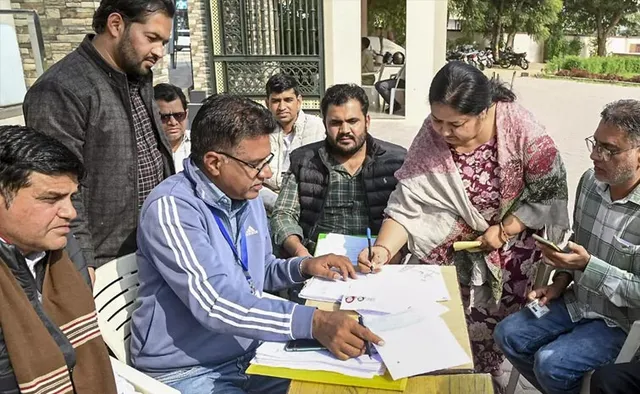 ఓటర్ల జాబితాలో పేర్లు గల్లంతయ్యాయా.. మరో అవకాశం కల్పిస్తున్న ఈసీ