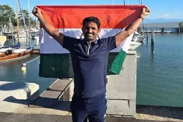 స్విట్జర్లాండ్లో స్విమ్మింగ్ ప్రపంచ రికార్డు: ఉపాధ్యాయుడి అరుదైన ఘనత స్విట్జర్లాండ్లో స్విమ్మింగ్ ప్రపంచ రికార్డు: ఉపాధ్యాయుడి అరుదైన ఘనత