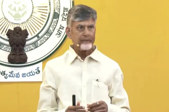 తెలుగు ప్రజలే నాకు రాజకీయ భిక్ష పెట్టారు: సీఎం చంద్రబాబు తెలుగు ప్రజలే నాకు రాజకీయ భిక్ష పెట్టారు: సీఎం చంద్రబాబు