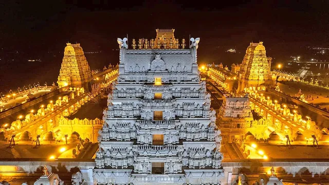 యాదగిరిగుట్టపై యాచకురాలు మృతి.. ఆలయం మూసివేత