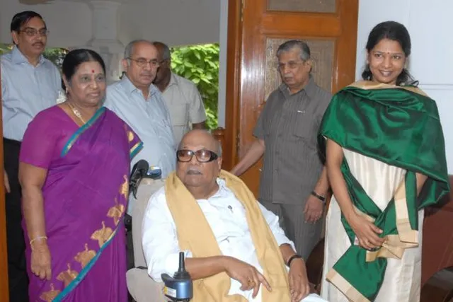 தனது பெயரை மாற்றிக்கொண்ட கனிமொழி எம்.பி