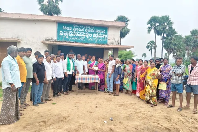 బెండాలపాడు జిసిసిలో డిజిటల్ రేషన్ స్మార్ట్ కార్డులు పంపిణీ