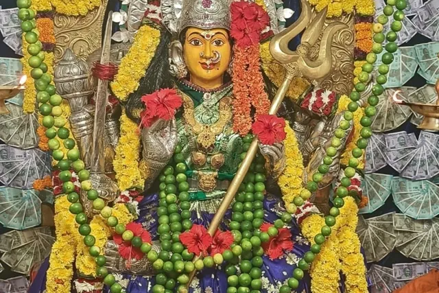విజయదుర్గగా దర్శనమిచ్చిన అమ్మవారు విజయదుర్గగా దర్శనమిచ్చిన అమ్మవారు