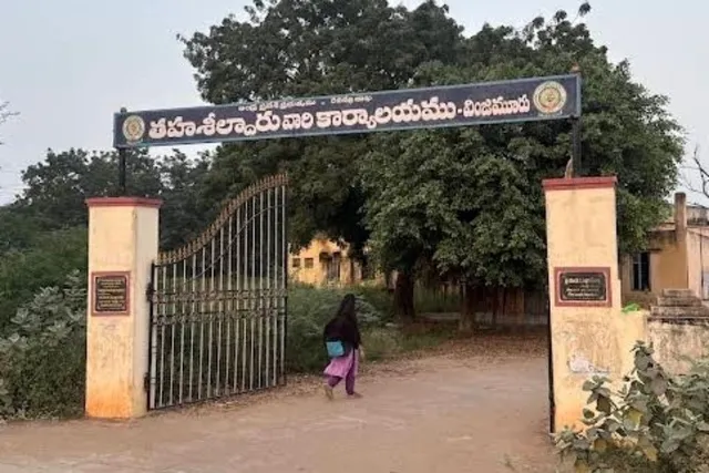 ఆ మండలంలో పనుల కోసం వెళ్ళినా అధికారులు స్పందించరా ?