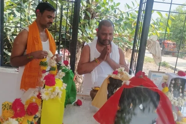 శని మహాలయ అమావాస్యకు ప్రత్యేక పూజలు శని మహాలయ అమావాస్యకు ప్రత్యేక పూజలు