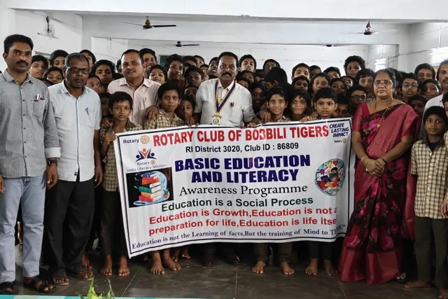 పూలే రెసిడెన్షియల్ పాఠశాలలో అక్షరాస్యతపై అవగాహన కార్యక్రమం