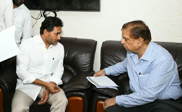 స్థానిక సంస్థల ఎన్నికల్లో కేంద్ర బలగాలు కావాలి: వైఎస్‌ జగన్‌