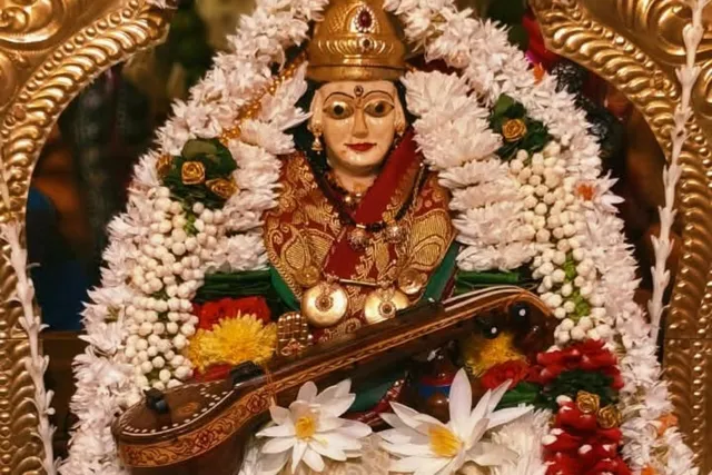 అనపర్తిలో ఘనంగా సరస్వతీ పూజలు