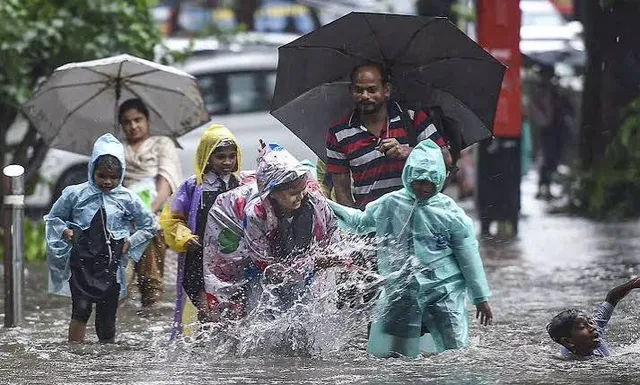 తుఫాన్.. మరికొన్ని జిల్లాల్లో స్కూళ్లకు సెలవులు