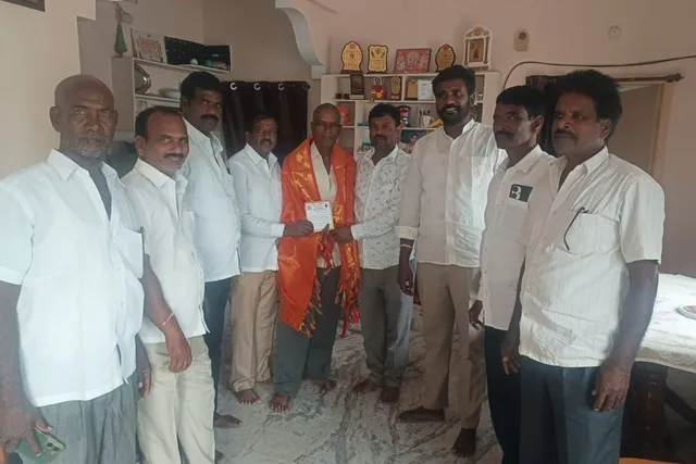 బొడ్రాయి ప్రతిష్ఠ మహోత్సవానికి విరాళం అందజేత