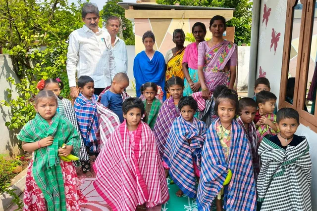 అంగన్వాడి చిన్నారులకు టవల్స్ పంపిణి