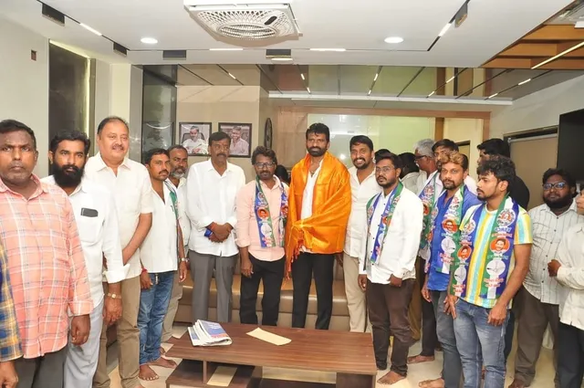 YCPలో చేరిన 20 కుటుంబాలు