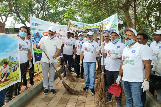గాంధీ జయంతి సందర్భంగా స్వచ్ఛత సేవలో ఎస్బీఐ