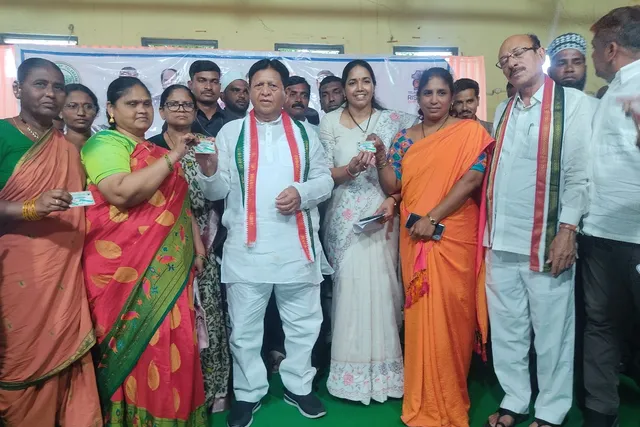 బోధన్‌లో లబ్ధిదారులకు సంక్షేమ పథకాల పంపిణీ