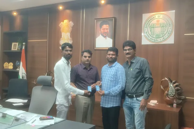 కామారెడ్డిలో జర్నలిస్టులకు అక్రిడిటేషన్ కార్డుల పంపిణీ