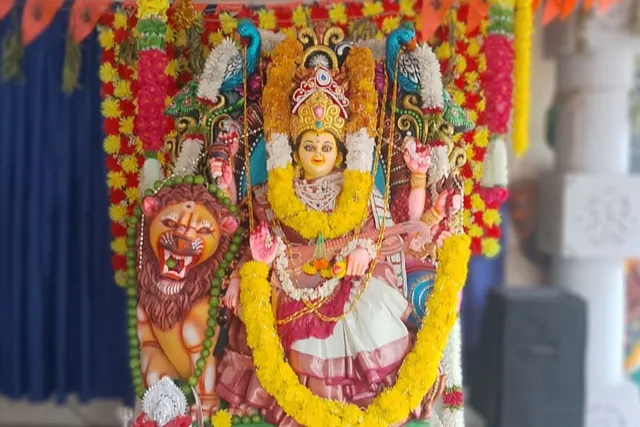 సరస్వతి దేవిగా దర్శనమిస్తున్న అమ్మవారు