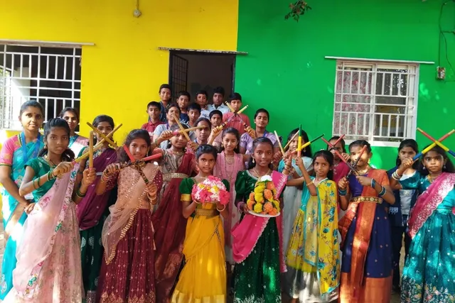 నిస్సి స్కూల్లో ఘనంగా బతుకమ్మ సంబరాలు నిస్సి స్కూల్లో ఘనంగా బతుకమ్మ సంబరాలు