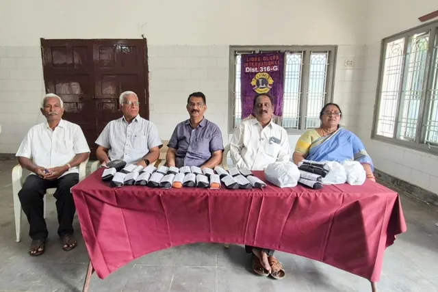 ఉండిలో ఉచిత కళ్ళజోళ్ల పంపిణీ
