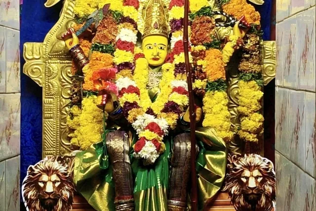పెనుగొలను ఆలయంలో ఘనంగా రాజరాజేశ్వరి దేవి అలంకరణ