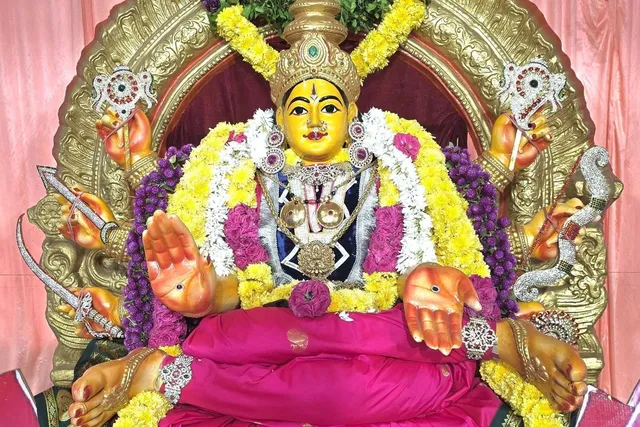 శ్రీ ధైర్యలక్ష్మి అలంకరణలో శ్రీ అమ్మవారు