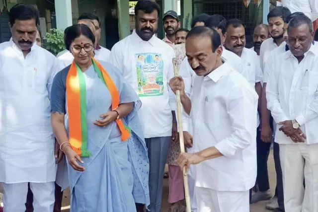 కొంపల్లిలో గాంధీ జయంతి వేడుకలు.. పారిశుద్ధ్య కార్మికులకు సన్మానం