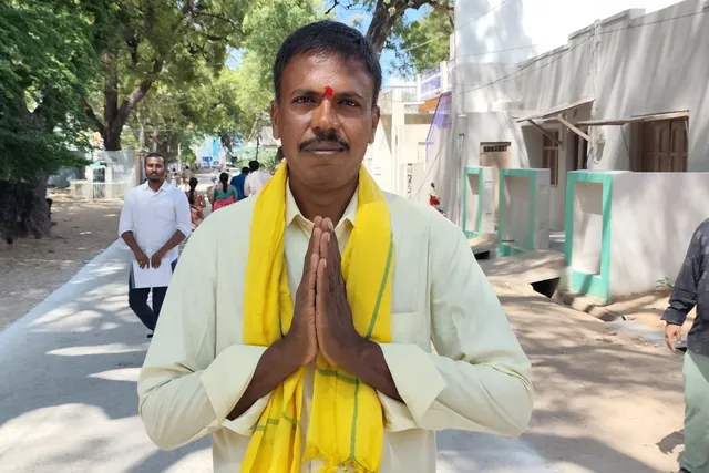 పెనుగొండ మున్సిపల్ ఎన్నికల నామినేషన్ల జోరు పెనుగొండ మున్సిపల్ ఎన్నికల నామినేషన్ల జోరు