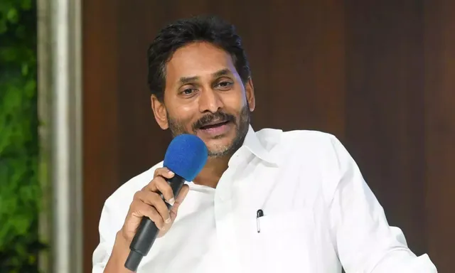 చంద్రబాబు కనుసన్నల్లో ఎస్ఈసీ: జగన్ ఫైర్
