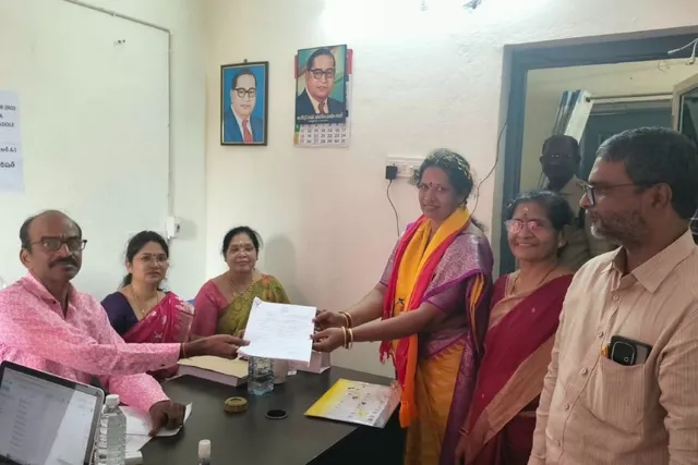 భీమడోలులో ఘనంగా గన్ని సత్యవాణి నామినేషన్ దాఖలు భీమడోలులో ఘనంగా గన్ని సత్యవాణి నామినేషన్ దాఖలు
