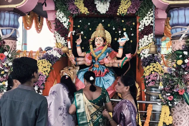 చాగల్లులో వైభవంగా మూలా నక్షత్ర సరస్వతి పూజలు