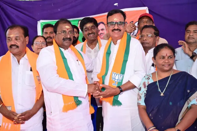 రాజమండ్రిలో బీజేపీ బలోపేతం: మాజీ కార్పొరేటర్ సోము వీర్రాజు సమక్షంలో చేరికలు