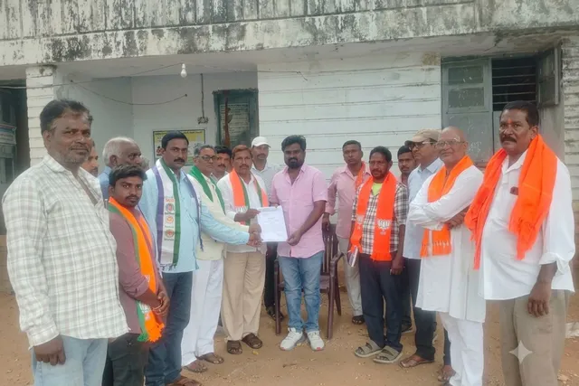 రైతు పంటలు ఎండుతున్నాయ్.. కరెంటు కోసం బీజేపీ ఆందోళన