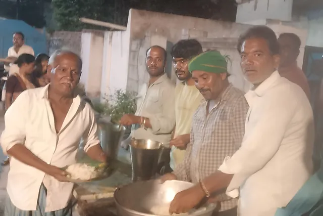 హుస్నాబాద్‌లో ఘనంగా కనకదుర్గమ్మ అన్నదాన కార్యక్రమం నిర్వహణ