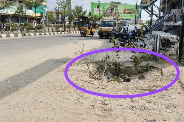 మక్తల్ లో డ్రైనేజీ పైకప్పు ధ్వంసం