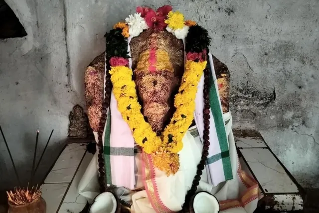 వినాయక చవితి సందర్బంగా ప్రత్యేక పూజలు