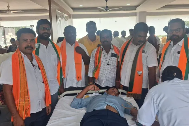 మోదీ జన్మదిన సందర్భంగా రక్తదాన శిబిరం మోదీ జన్మదిన సందర్భంగా రక్తదాన శిబిరం