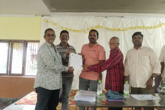 కాకినాడలో మెడికల్ కార్మికులకు ఈఎస్ఐ కార్డుల పంపిణీ