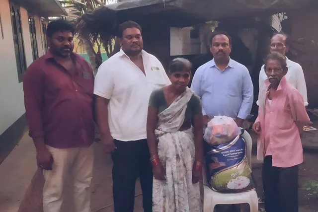 గాడ్స్ లవ్ ఫౌండేషన్ ఆధ్వర్యంలో నిత్యావసర సరుకులు పంపిణీ గాడ్స్ లవ్ ఫౌండేషన్ ఆధ్వర్యంలో నిత్యావసర సరుకులు పంపిణీ