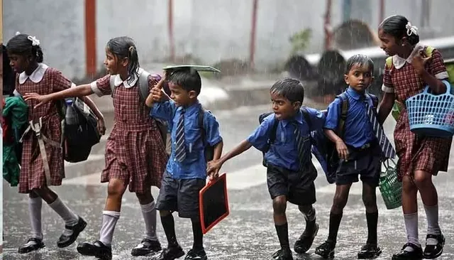 తుఫాన్.. 11 జిల్లాల్లో స్కూళ్లకు సెలవు