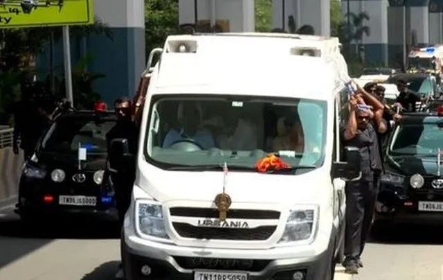 கோவை-அவிநாசி சாலையில் முதலமைச்சர் ரோடு ஷோ