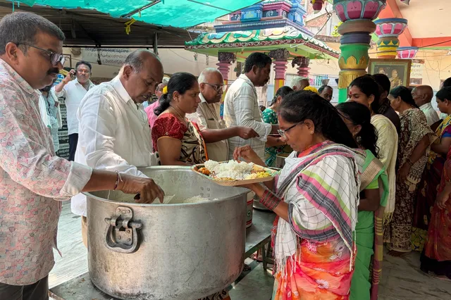 కోదాడలో అభయాంజనేయ స్వామి సన్నిధిలో 217వ అన్నప్రసాద వితరణ