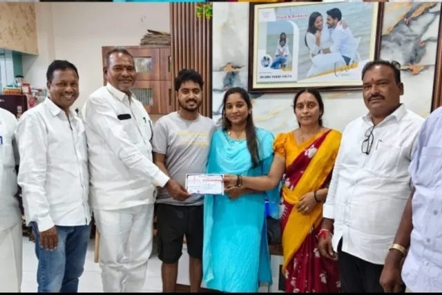 మందిర నిర్మాణానికి విరాళం అందించిన బాస మానస&nbsp;గోవర్ధన్ దంపతులు