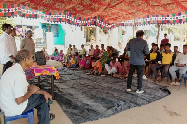గిరిజన రైతులతో జీసీసీ అధికారుల ముఖాముఖి