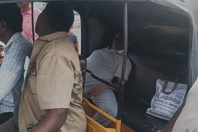 ఆటోలో గుండెపోటుతో వ్యక్తి మృతి