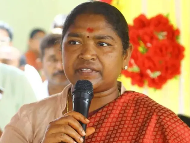 మహిళలు ఆరోగ్యంపై శ్రద్ధ పెట్టాలి: మంత్రి సీతక్క